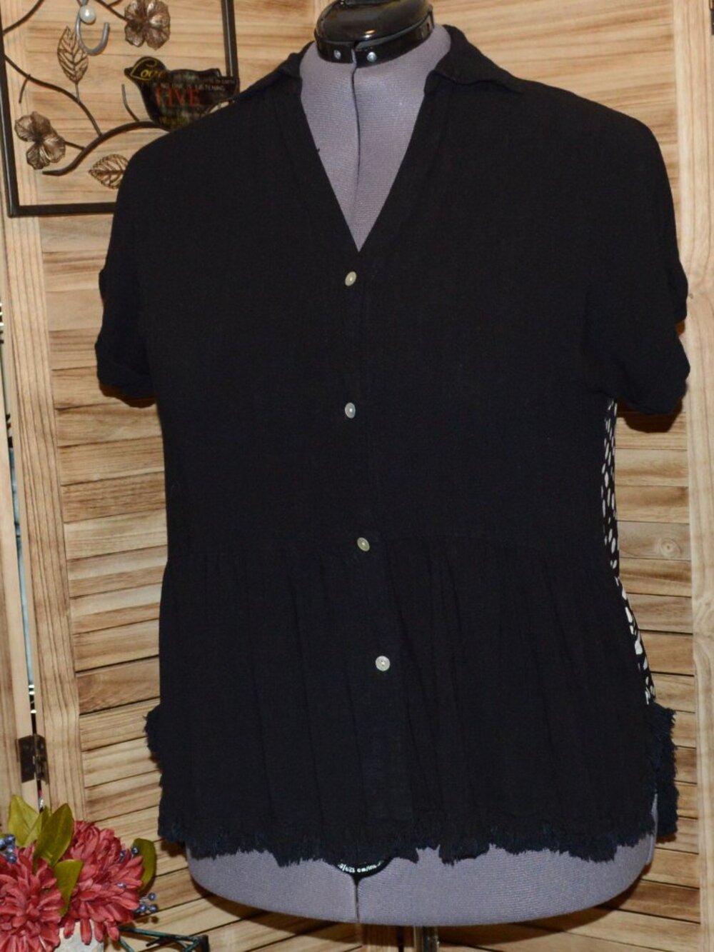 Umgee L Black Button-Down Solid Front Tunic White Spots in Back